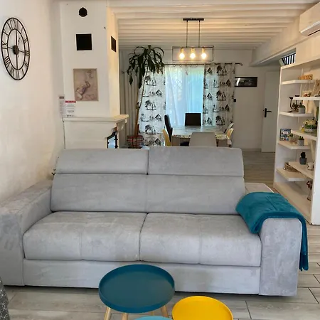 Les Micocouliers - Spacieuse Maison,4chambres ,avec Jardin- Parking -wifi *